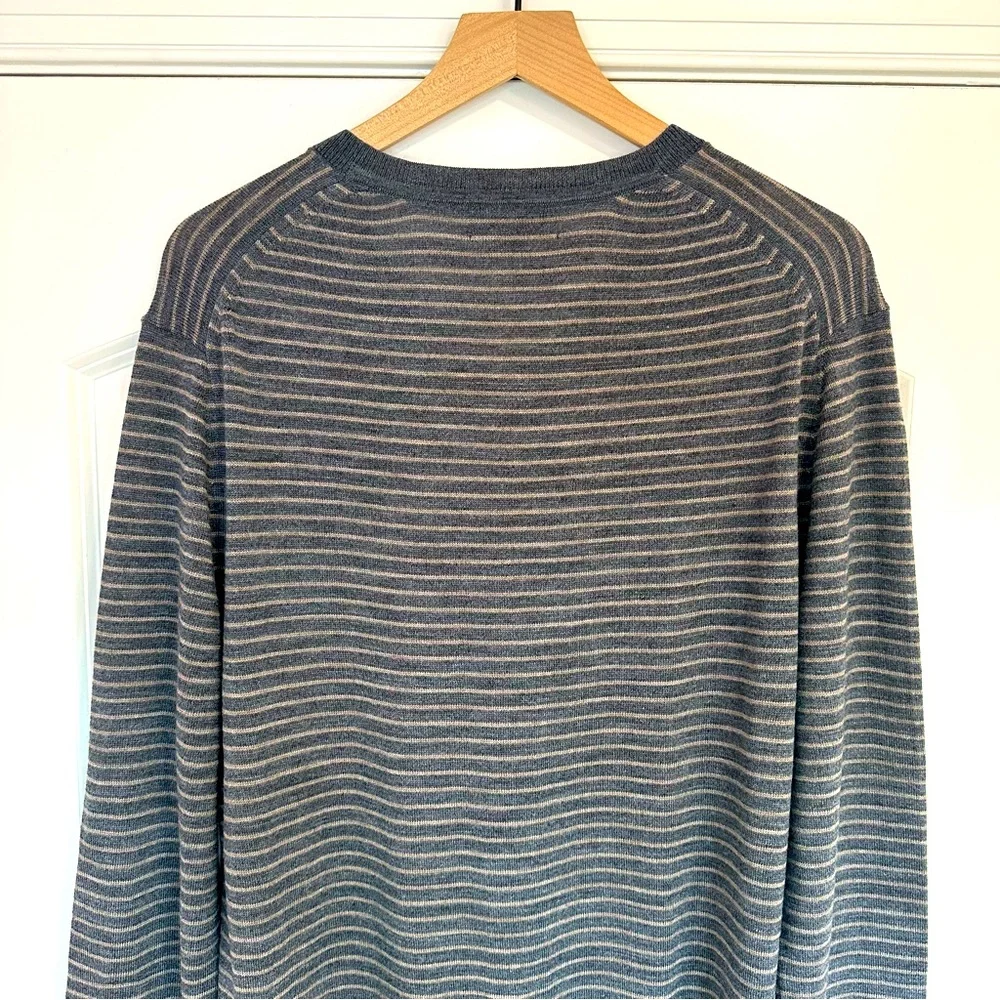 Men's Banana Republic Gray Merino Wool V-neck Pullover Sweater Large